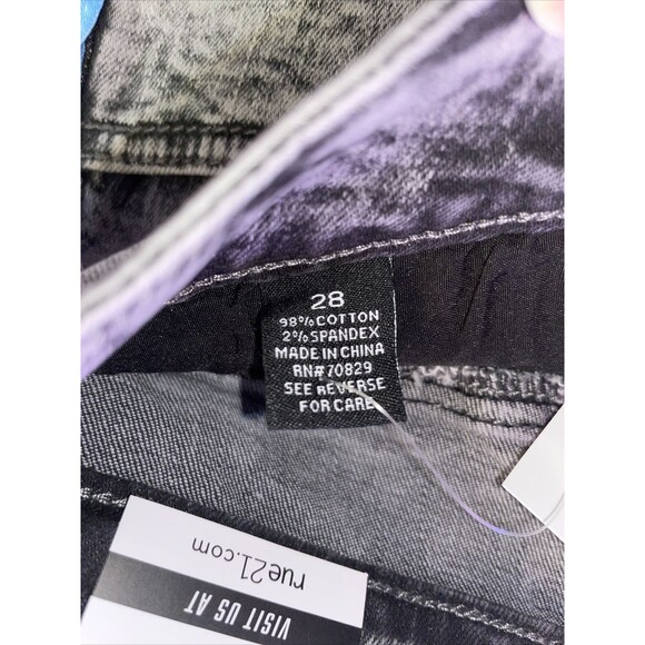 Rue 21 Supreme Flex Jean At The Knee Shorts Size 28 Gray Distressed - Picture 8 of 8